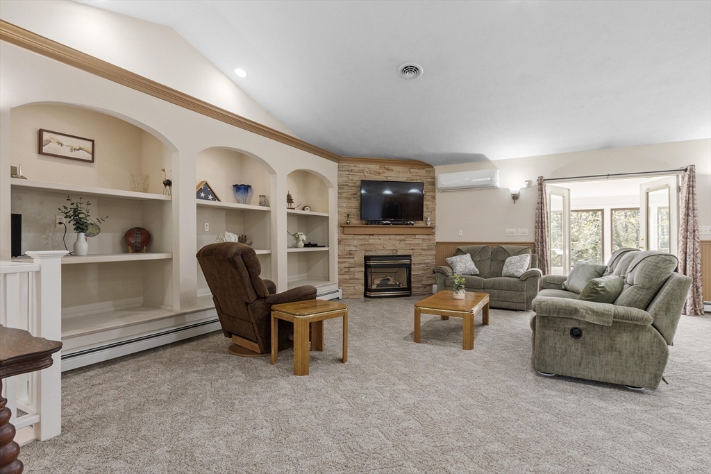 118 Willis Road Gardner, MA 01440 - Photo 5 of 42