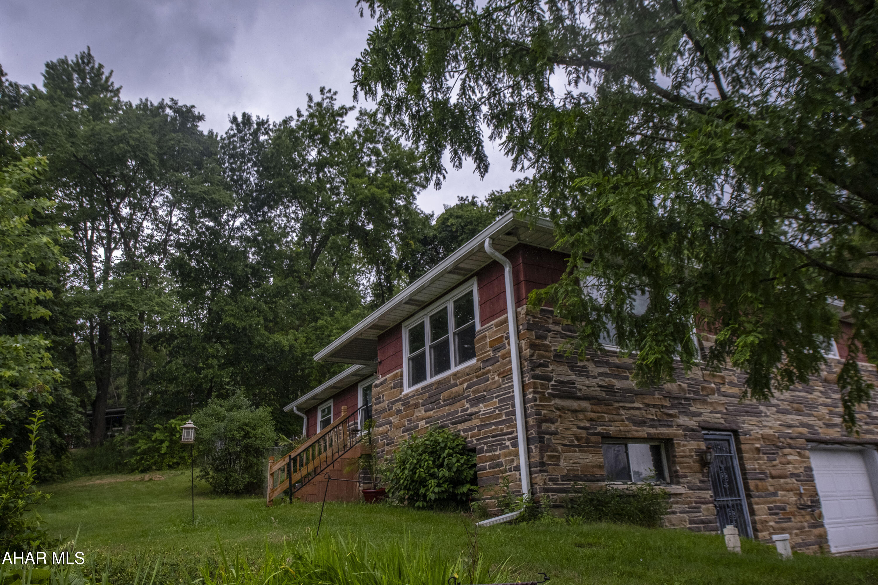 315 Munster Road Portage, PA 15946 - Photo 5 of 36