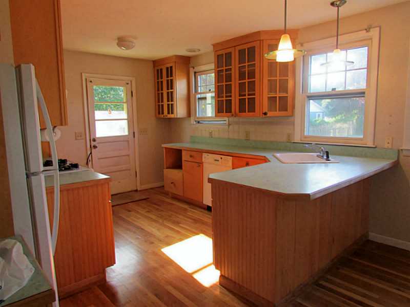 2 Yellow Birch Road Narragansett, RI 02882 - Photo 2 of 19 Kitchen.