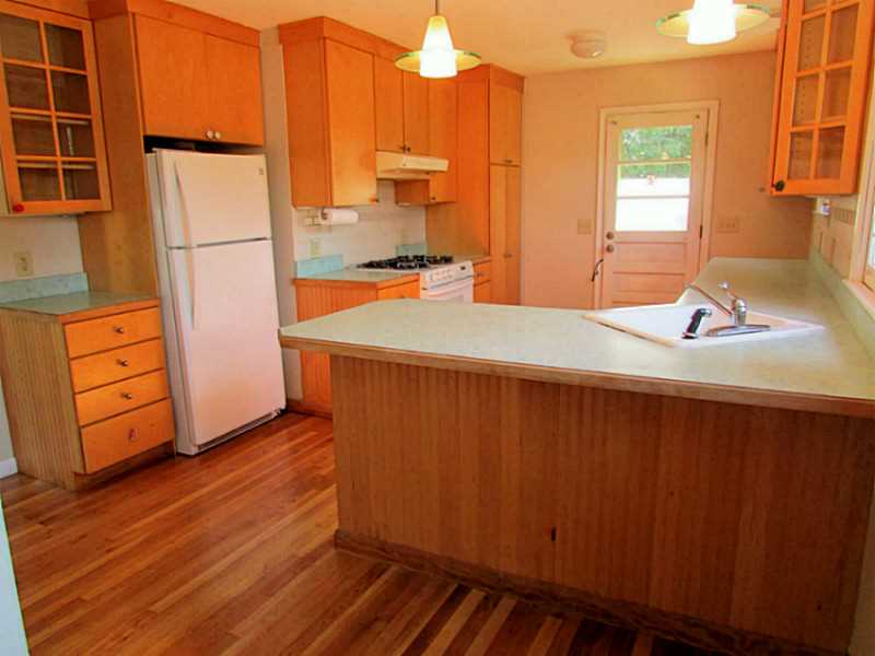 2 Yellow Birch Road Narragansett, RI 02882 - Photo 3 of 19 Kitchen.