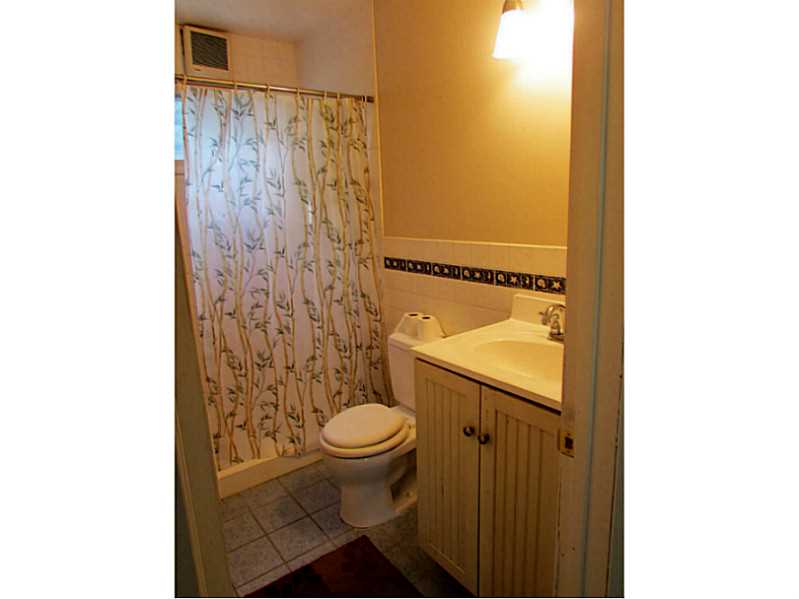 2 Yellow Birch Road Narragansett, RI 02882 - Photo 7 of 19 Bathroom.