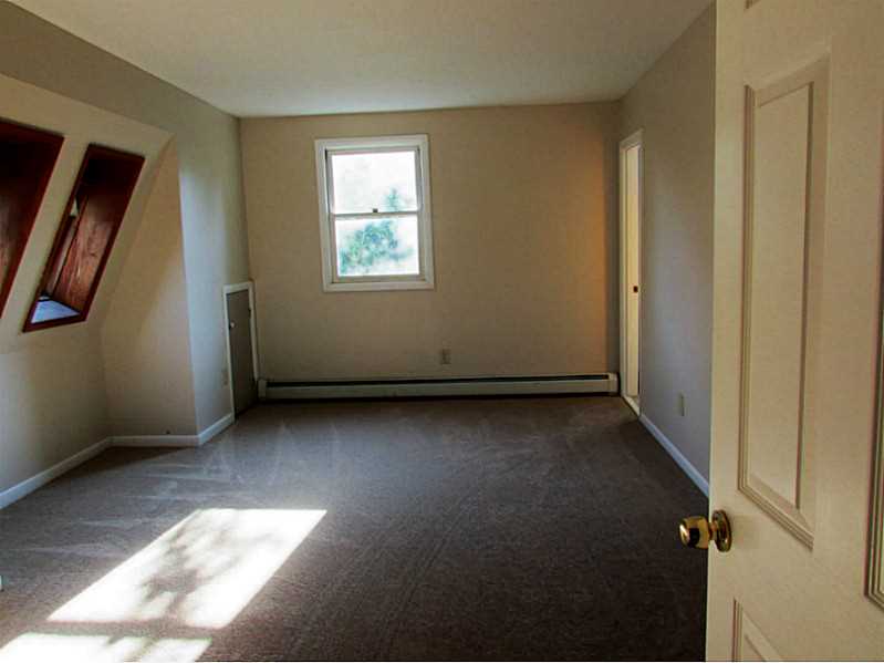 2 Yellow Birch Road Narragansett, RI 02882 - Photo 10 of 19 Master Bedroom.