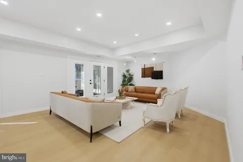 $5,600,000 | 1124 Savile Lane, McLean, VA 22101