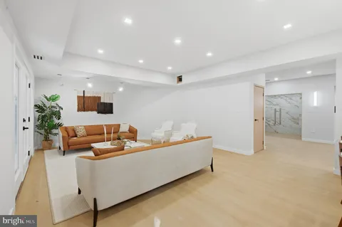 $5,600,000 | 1124 Savile Lane, McLean, VA 22101