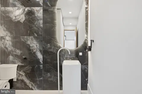 $5,600,000 | 1124 Savile Lane, McLean, VA 22101