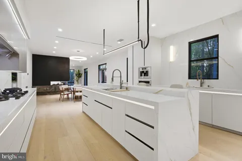 $5,600,000 | 1124 Savile Lane, McLean, VA 22101