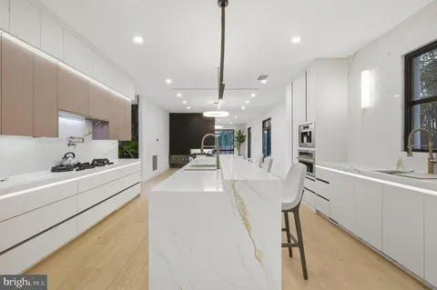 $5,600,000 | 1124 Savile Lane, McLean, VA 22101