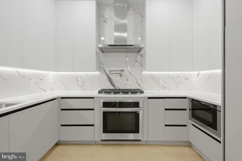 $5,600,000 | 1124 Savile Lane, McLean, VA 22101