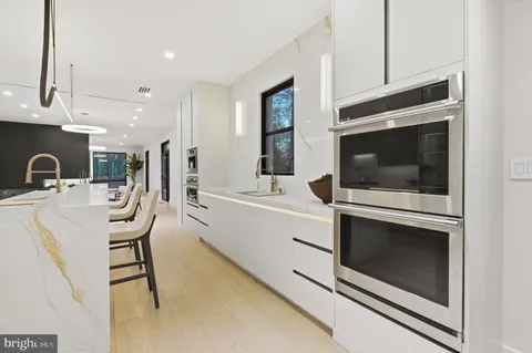 $5,600,000 | 1124 Savile Lane, McLean, VA 22101