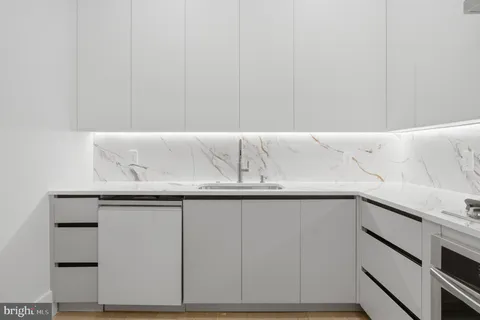 $5,600,000 | 1124 Savile Lane, McLean, VA 22101