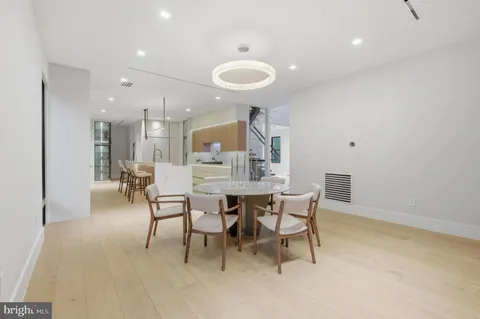 $5,600,000 | 1124 Savile Lane, McLean, VA 22101