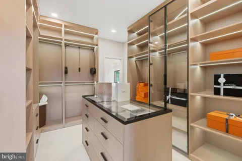 $5,600,000 | 1124 Savile Lane, McLean, VA 22101