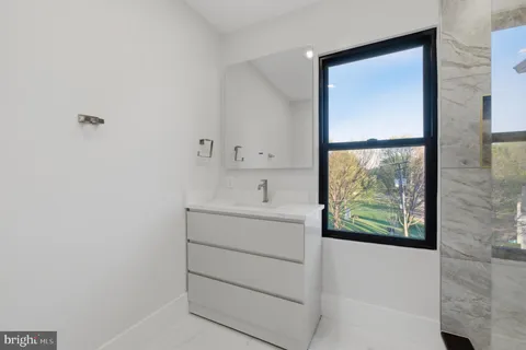 $5,600,000 | 1124 Savile Lane, McLean, VA 22101