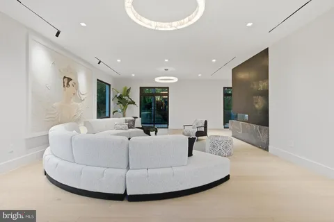 $5,600,000 | 1124 Savile Lane, McLean, VA 22101