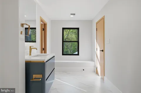 $5,600,000 | 1124 Savile Lane, McLean, VA 22101