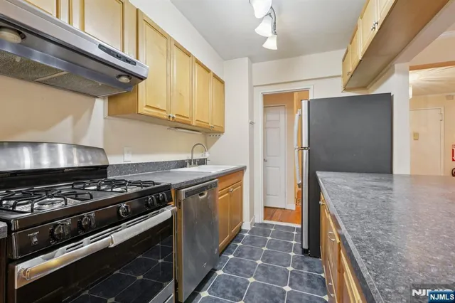 $399,000 | 2160 Center Avenue, Unit 5N, Fort Lee, NJ 07024