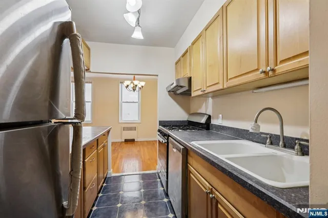 $399,000 | 2160 Center Avenue, Unit 5N, Fort Lee, NJ 07024
