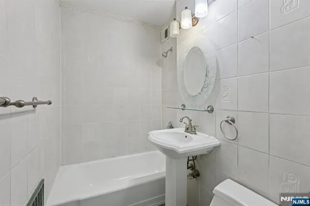 $399,000 | 2160 Center Avenue, Unit 5N, Fort Lee, NJ 07024