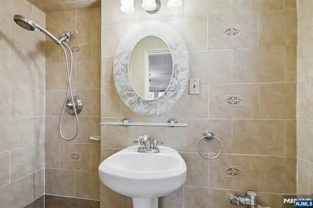 $399,000 | 2160 Center Avenue, Unit 5N, Fort Lee, NJ 07024