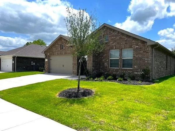 $2,395 | 333 Wildrose Circle, Cleburne, TX 76033