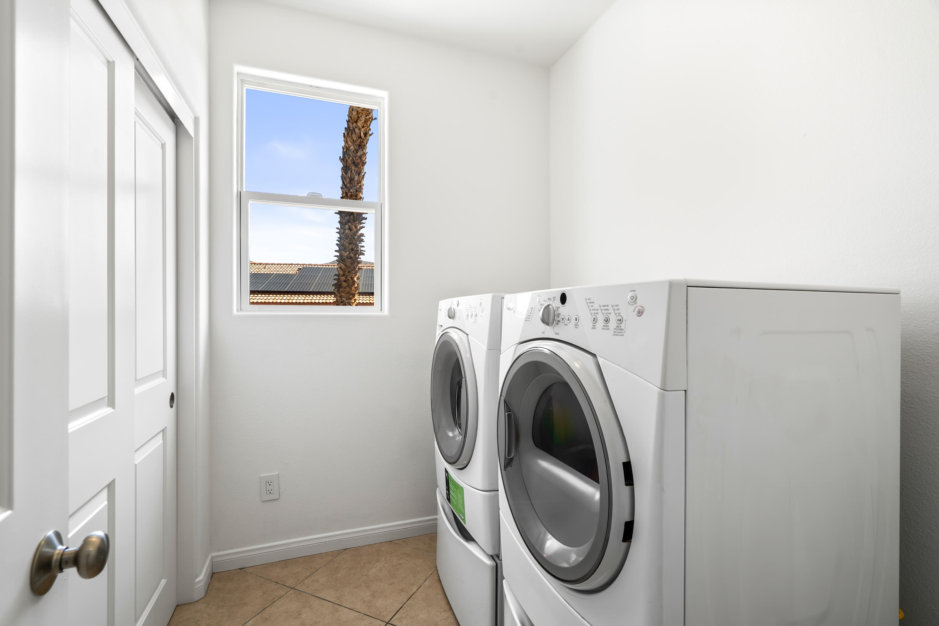 9580 Congressional Road Desert Hot Springs, CA 92240 - Photo 13 of 61 a utility room with dryer and washer
