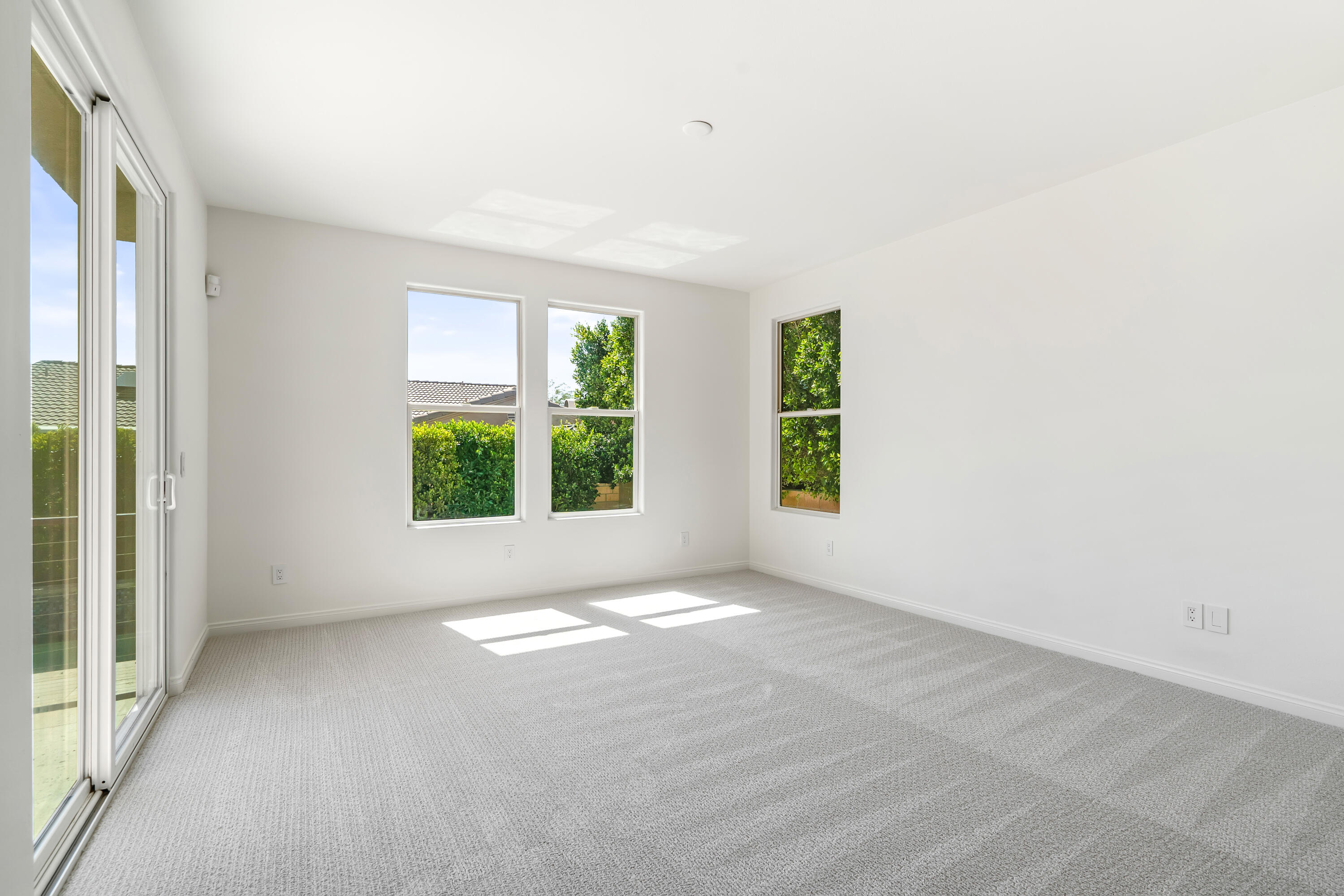 9580 Congressional Road Desert Hot Springs, CA 92240 - Photo 17 of 61 an empty room with windows