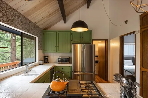 $485,000 | 26645 Lake Forest Drive, Twin Peaks, CA 92391