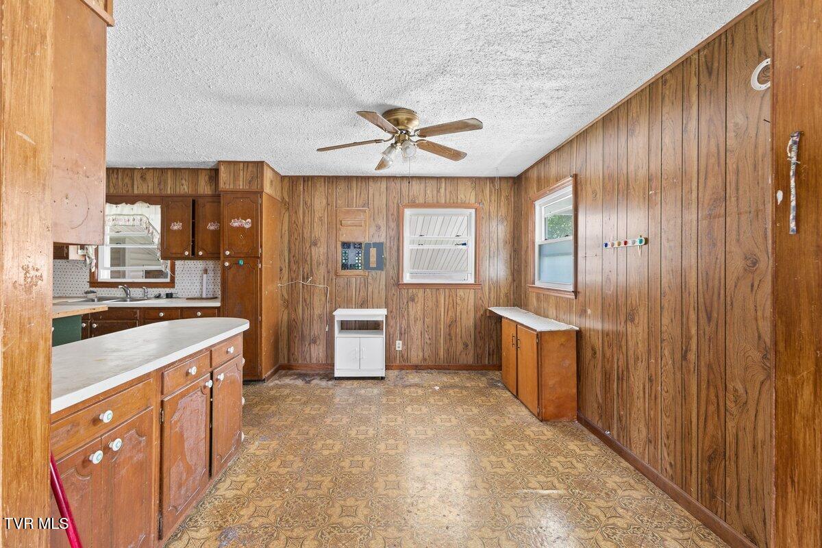 115 Alexander Street Hampton, TN 37658 - Photo 7 of 20 128A3365