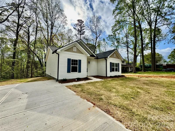 $284,900 | 818 Pine Hill Drive, Granite Quarry, NC 28146