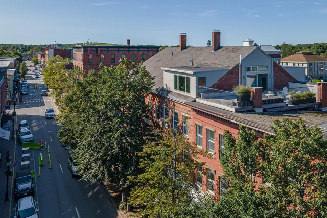 $2,100,000 | 410-412 Main Street, Rockland, ME 04841