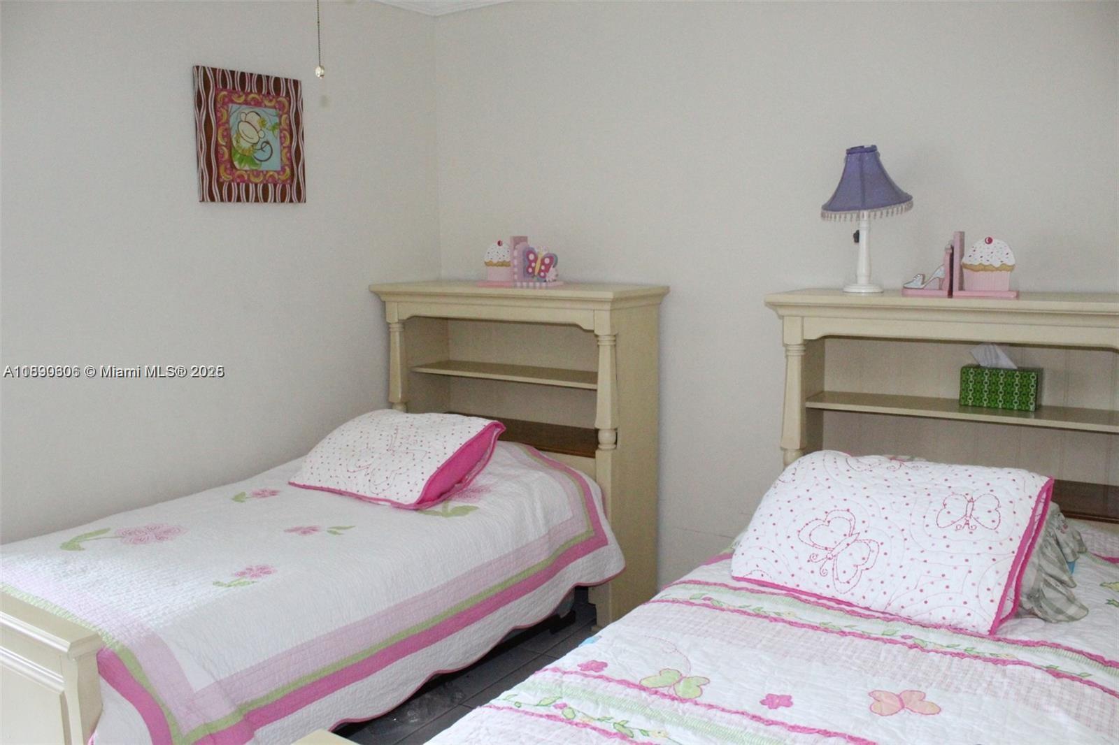 5401 Collins Avenue, Unit 819 Miami Beach, FL 33140 - Photo 27 of 40 a bedroom with a bed and a dresser