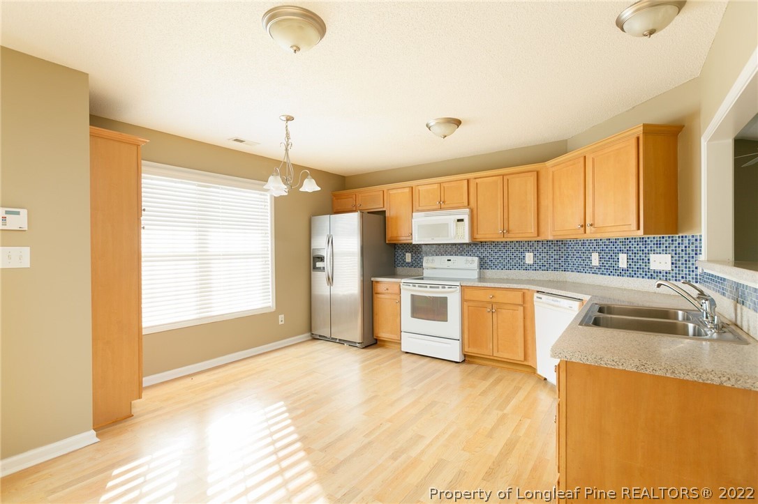 912 Bramblegate Road Hope Mills, NC 28348 - Photo 8 of 19 Gallery Image 8