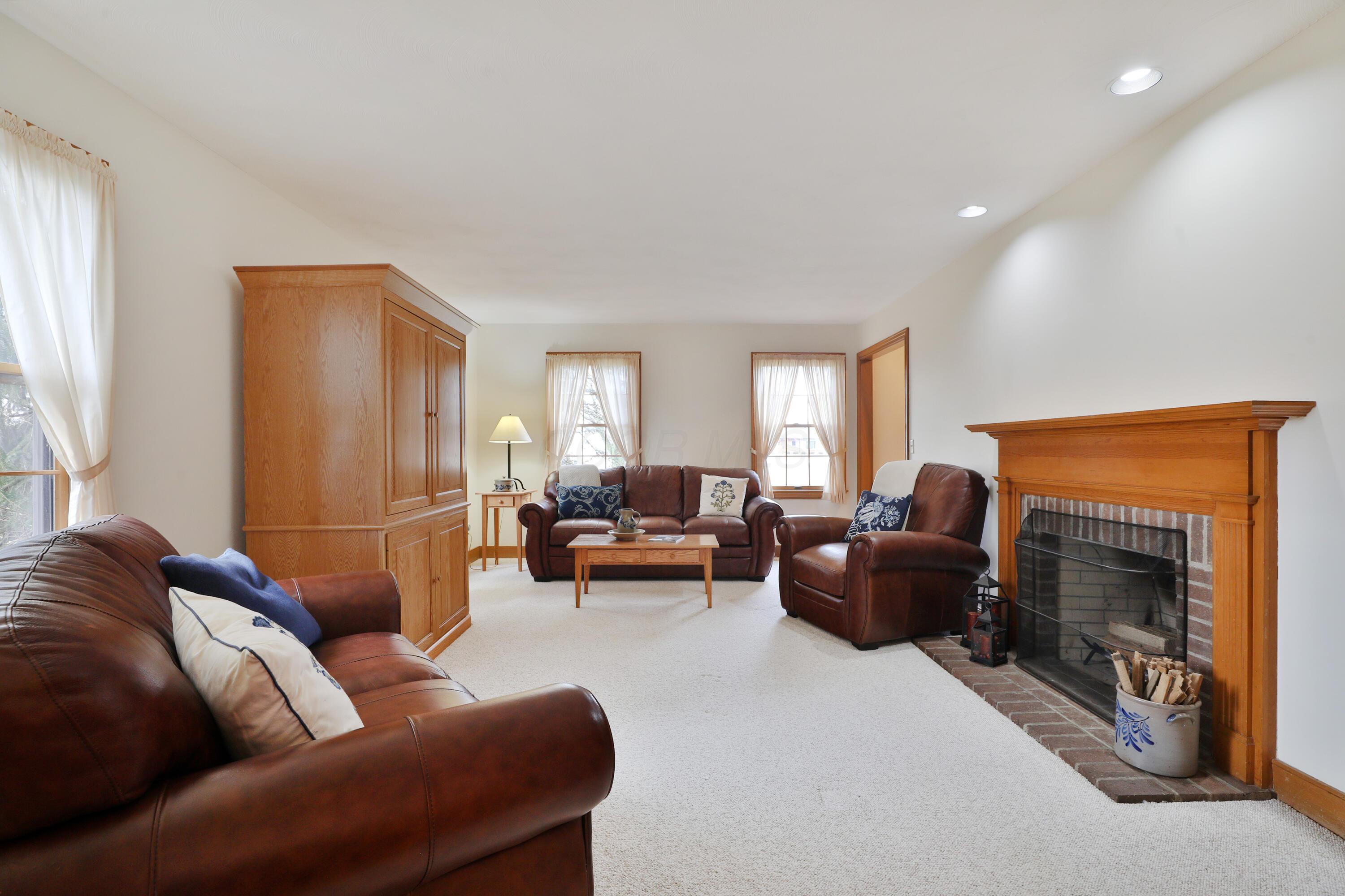 8871 Patterson Road Hilliard, OH 43026 - Photo 8 of 42 Spacious family room
