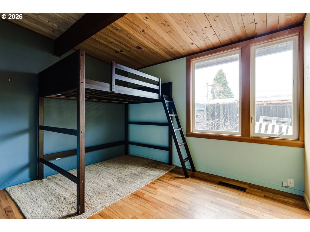 2055 Broadview Street Eugene, OR 97405 - Photo 24 of 45 a view of an empty room with a window
