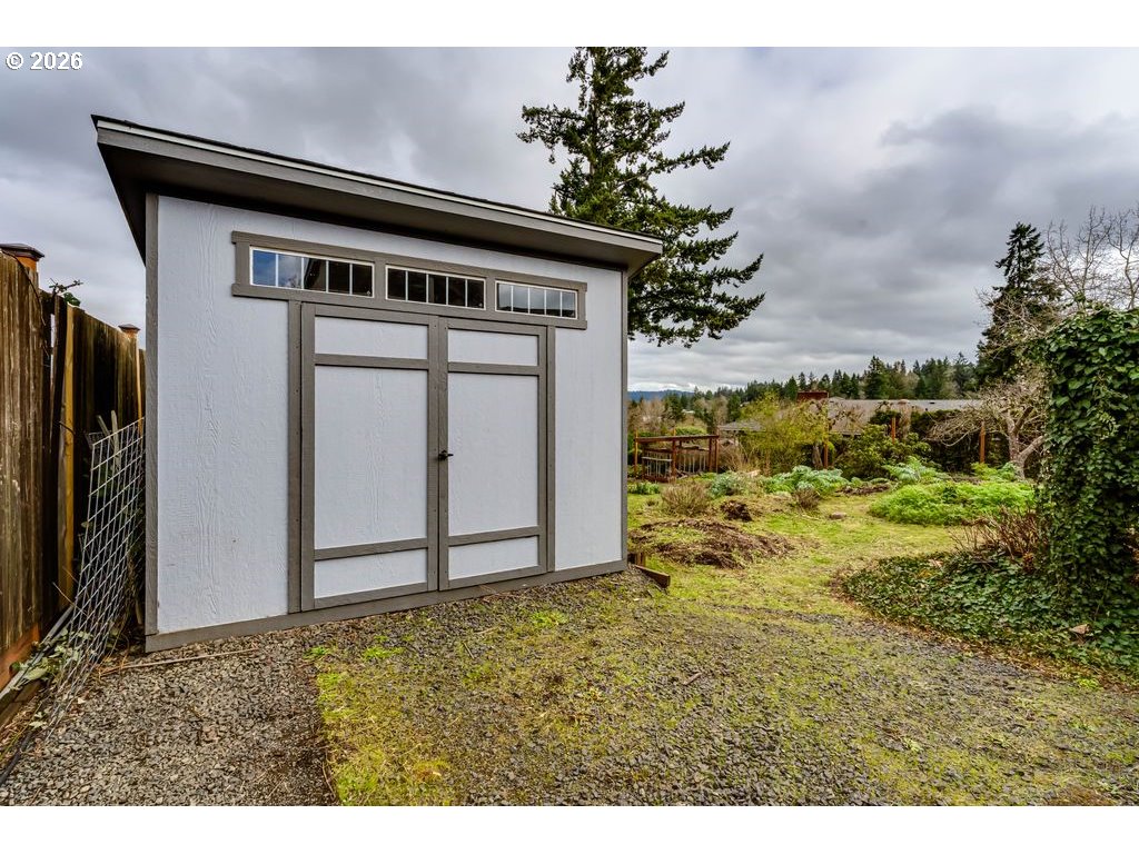 2055 Broadview Street Eugene, OR 97405 - Photo 43 of 45