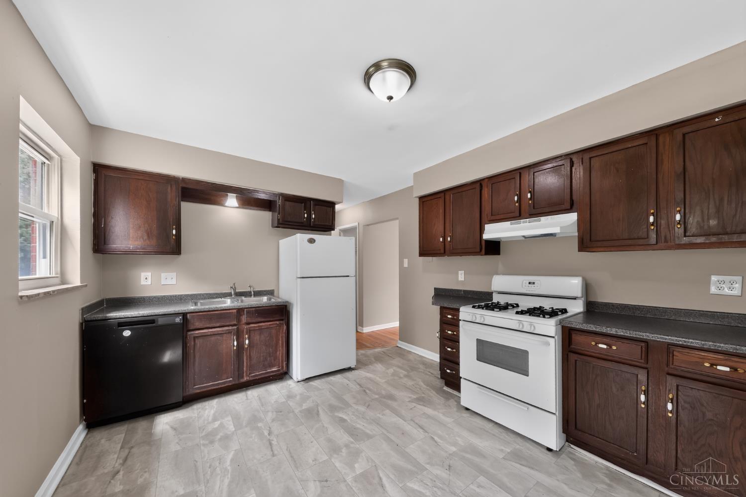 1119 Anderson Ferry Road Cincinnati, OH 45238 - Photo 12 of 31