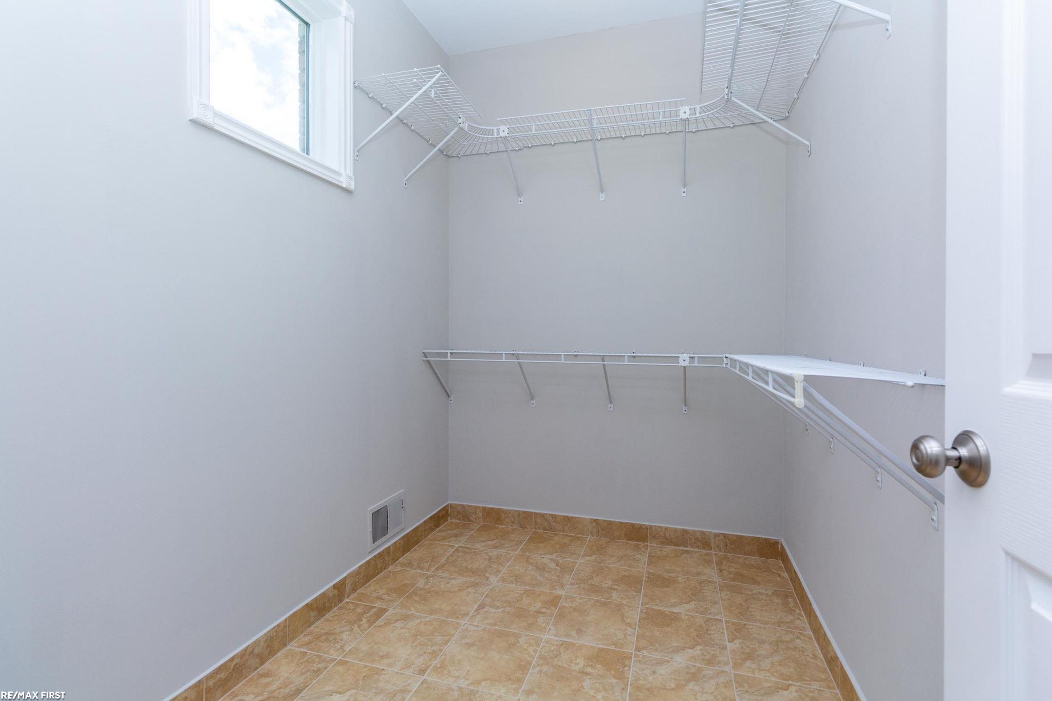 400 East Romeo Road Oakland, MI 48363 - Photo 64 of 85 50186573-07fa361e-1384-49d4-98ae-6939d104d188.JPG