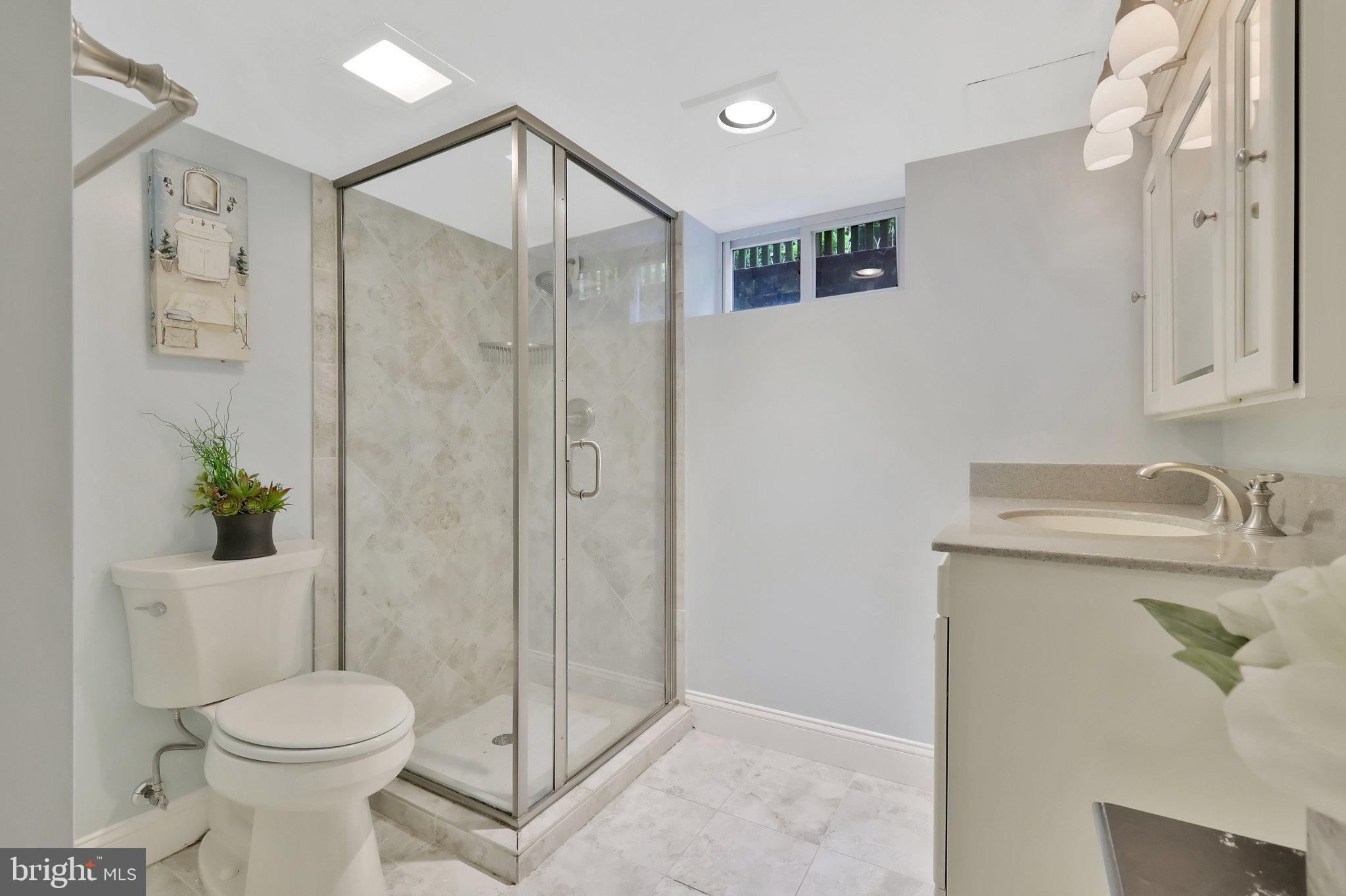 3554 Military Road Arlington, VA 22207 - Photo 20 of 33 Lower level updated bathroom