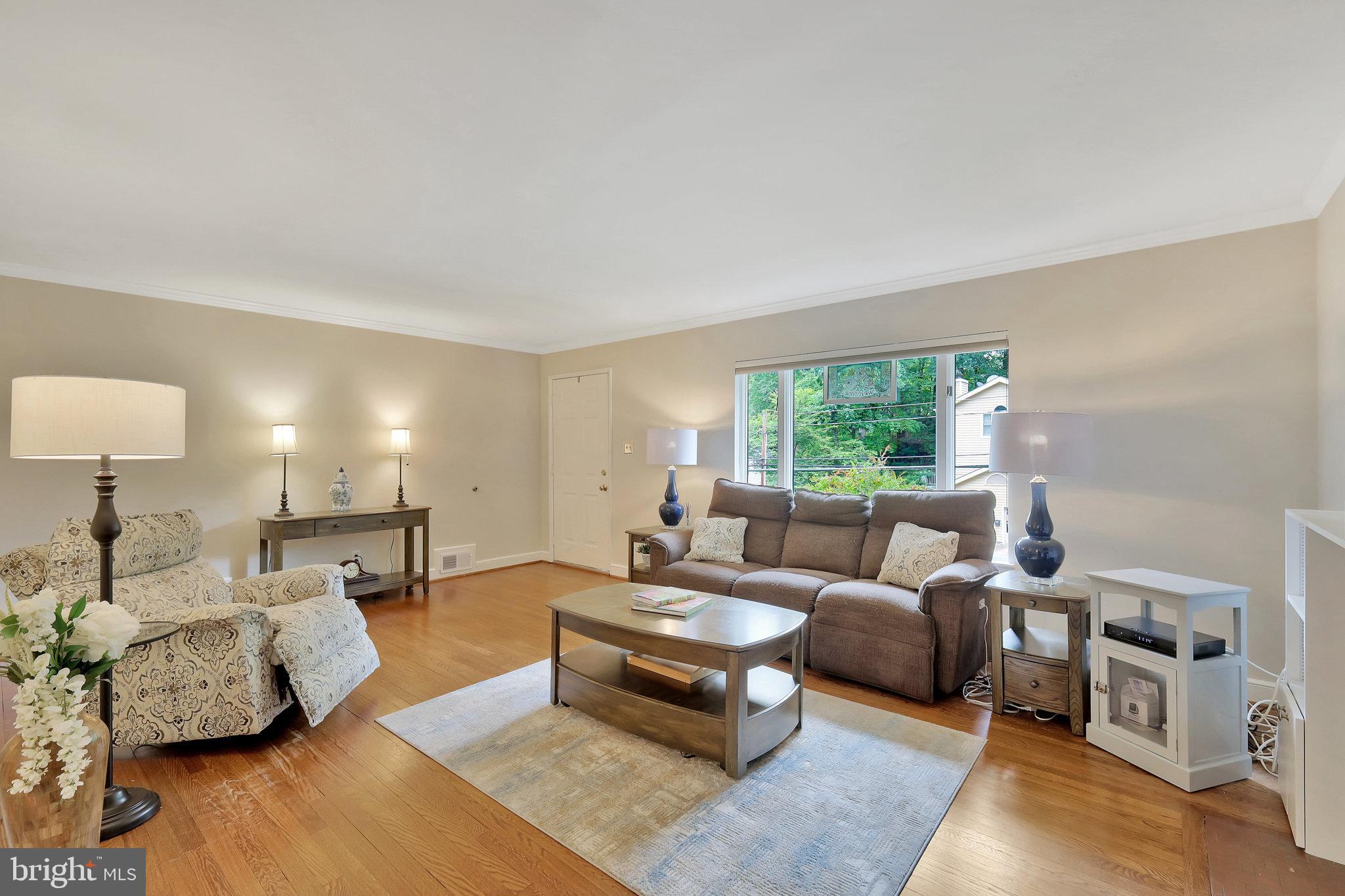 3554 Military Road Arlington, VA 22207 - Photo 4 of 33 Inviting interior with gleaming wood floors
