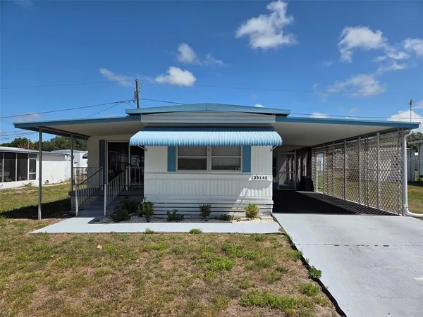 $1,250 | 39143 Ola Avenue, Zephyrhills, FL 33542