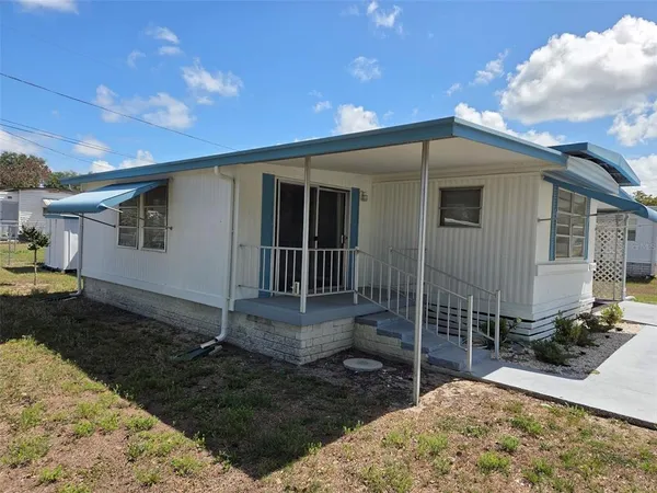 $1,250 | 39143 Ola Avenue, Zephyrhills, FL 33542