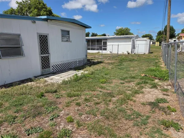 $1,250 | 39143 Ola Avenue, Zephyrhills, FL 33542