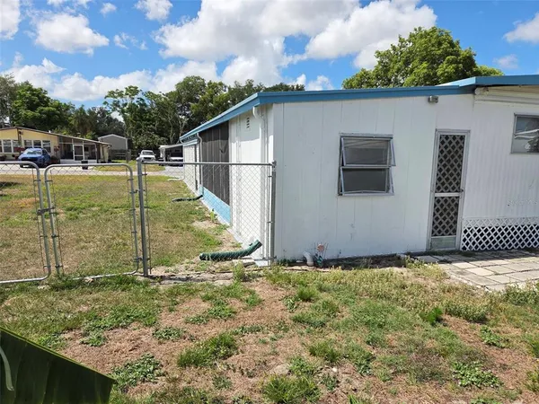 $1,250 | 39143 Ola Avenue, Zephyrhills, FL 33542