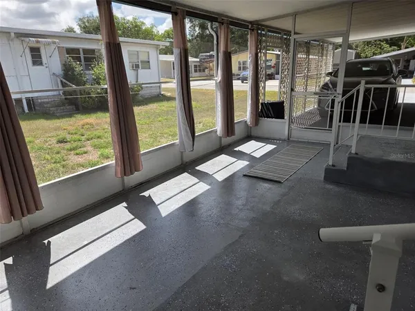 $1,250 | 39143 Ola Avenue, Zephyrhills, FL 33542