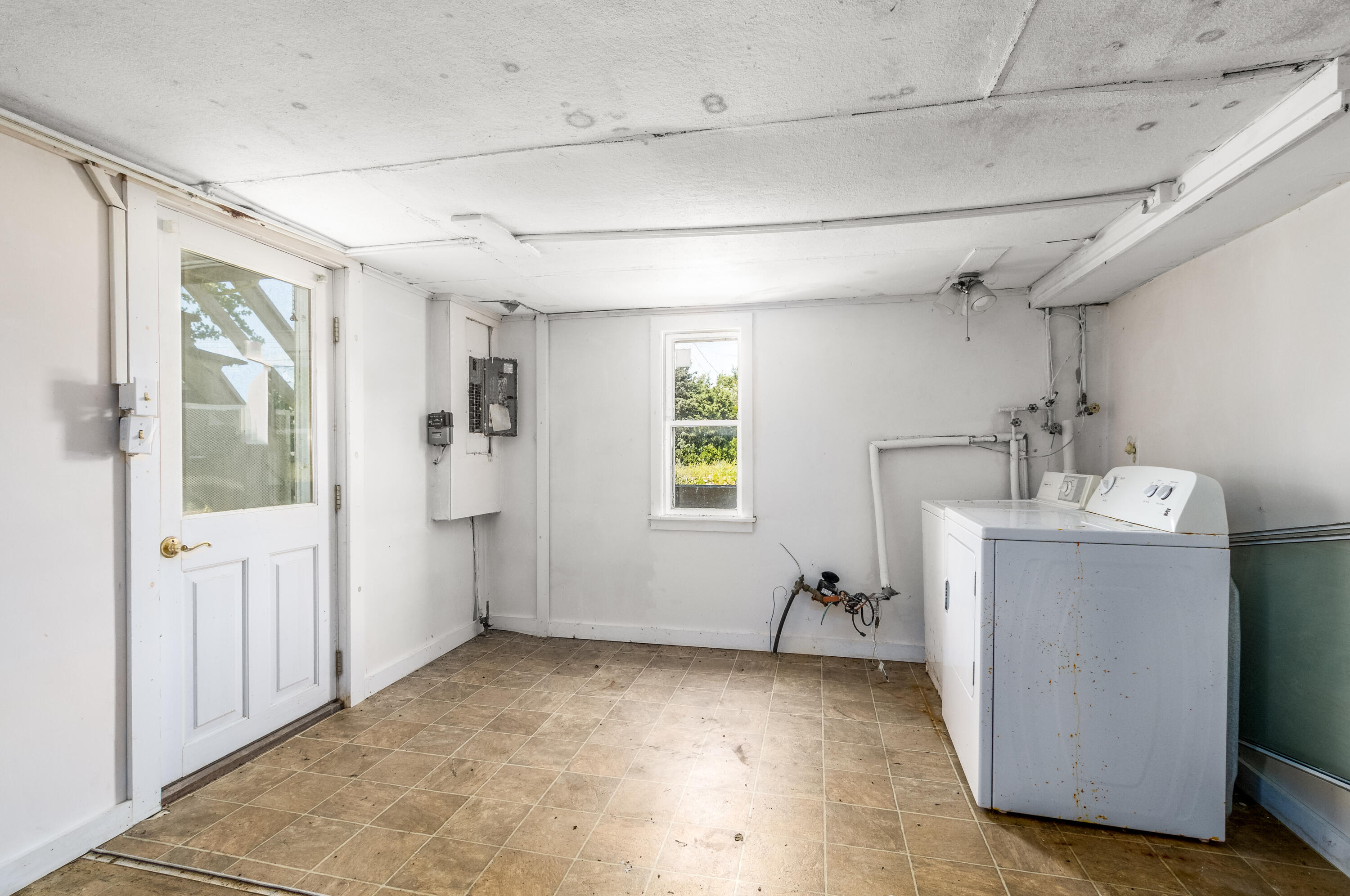 32 North Shore Blvd Extension Sandwich, MA 02537 - Photo 24 of 28 a view of a room with utility room and windows