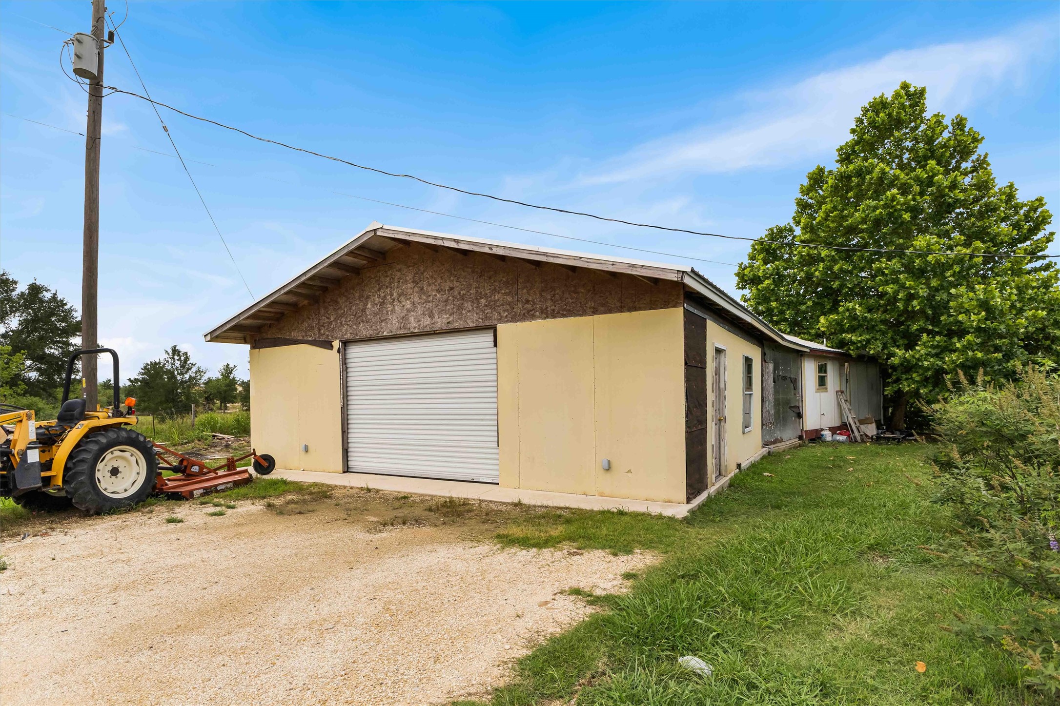 12212 Ballerstedt Road Elgin, TX 78621 - Photo 27 of 39 View of garage