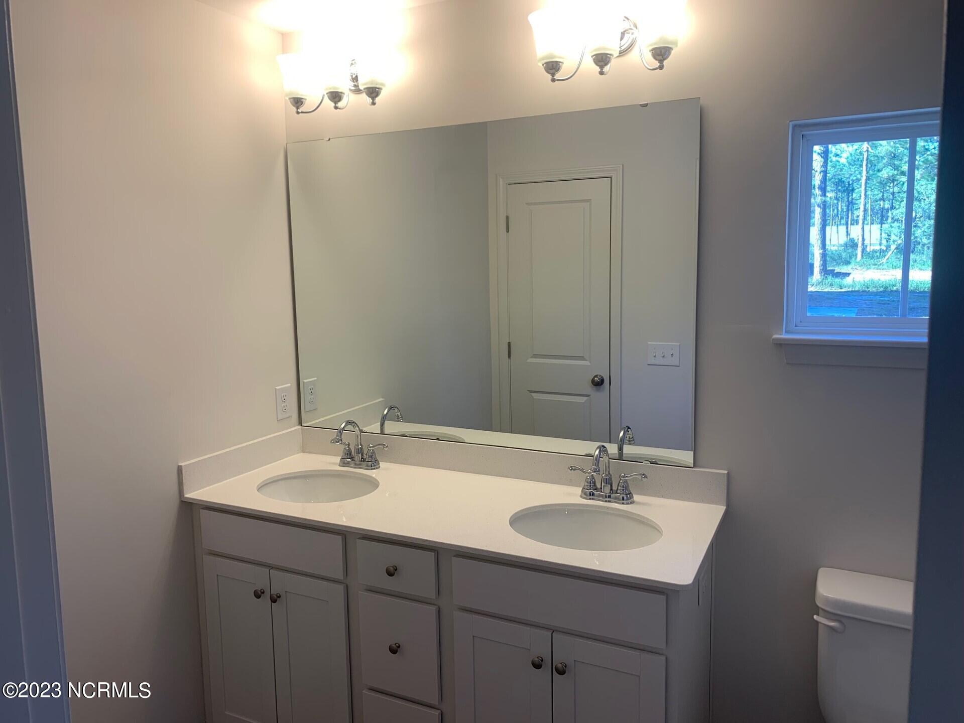 121 Cougar Road Southport, NC 28461 - Photo 12 of 15 Highland MB bath