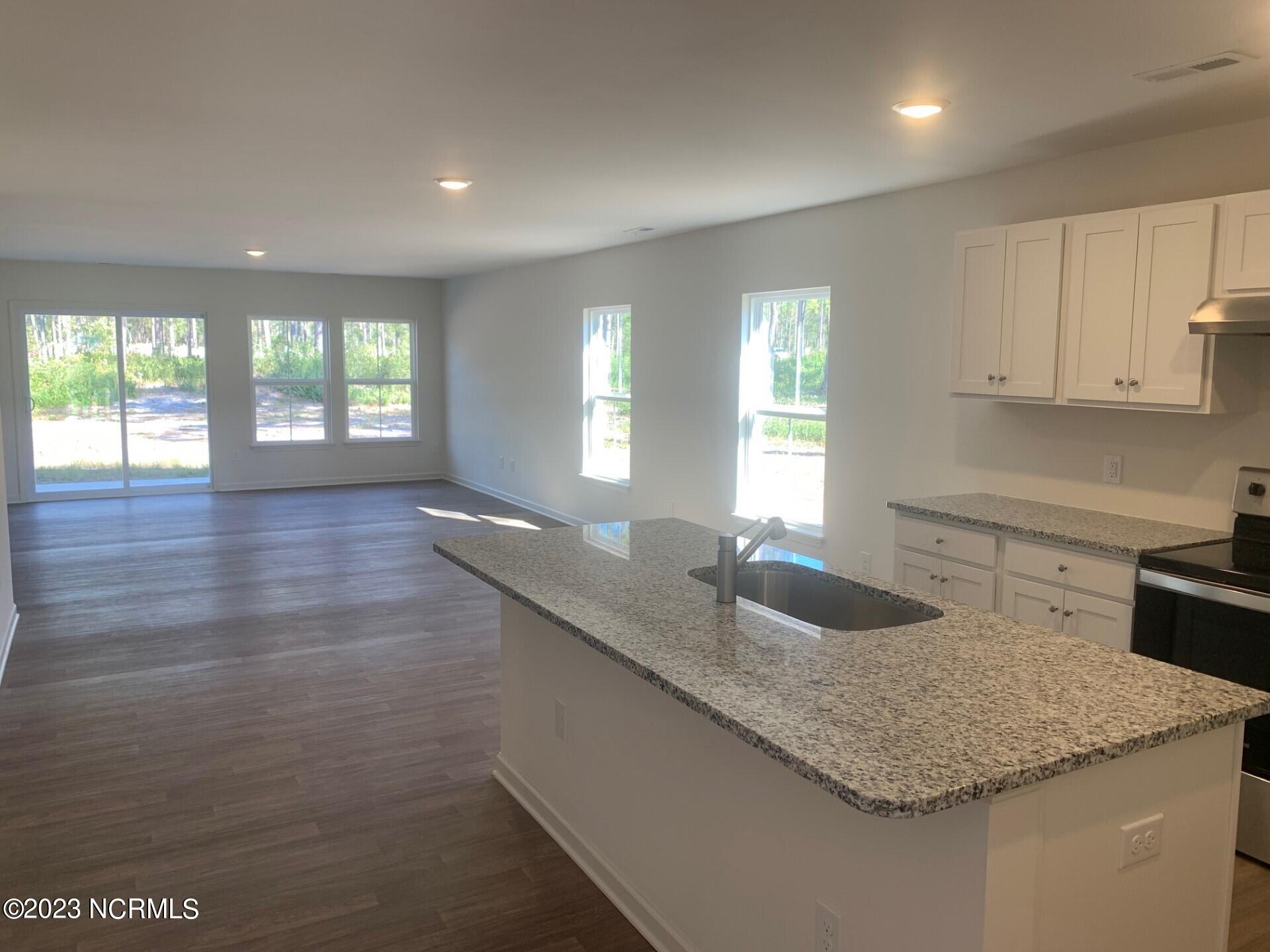 121 Cougar Road Southport, NC 28461 - Photo 9 of 15 Highland Main living area