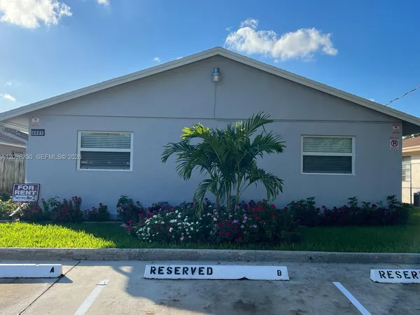 $2,200 | 3421 Northeast 5th Avenue, Unit C, Pompano Beach, FL 33064
