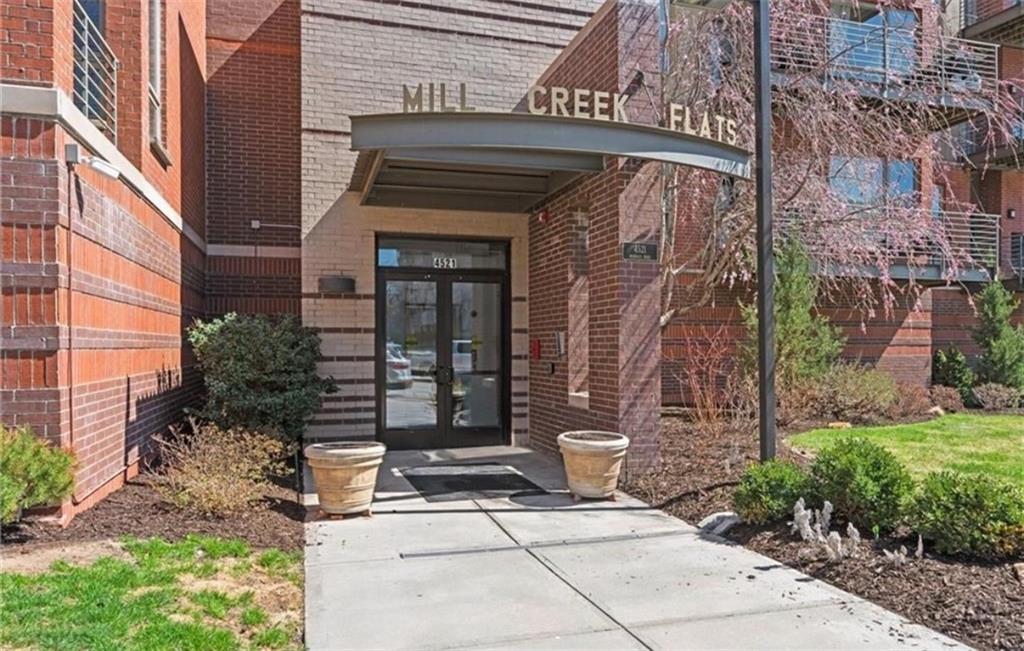 4521 Wornall Road, Unit 213 Kansas City, MO 64111 - Photo 1 of 1